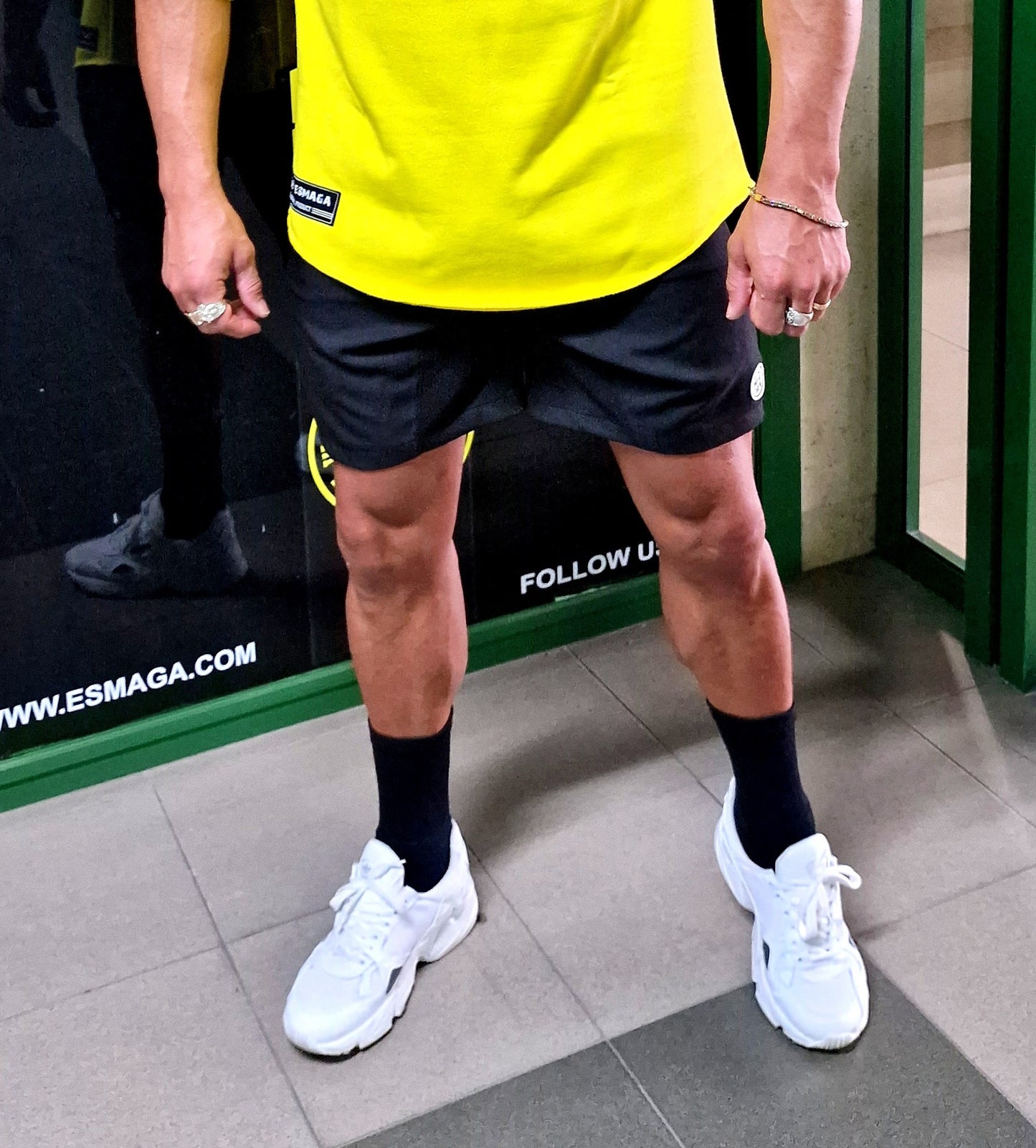 Shorts negros con logo 3D del equipo